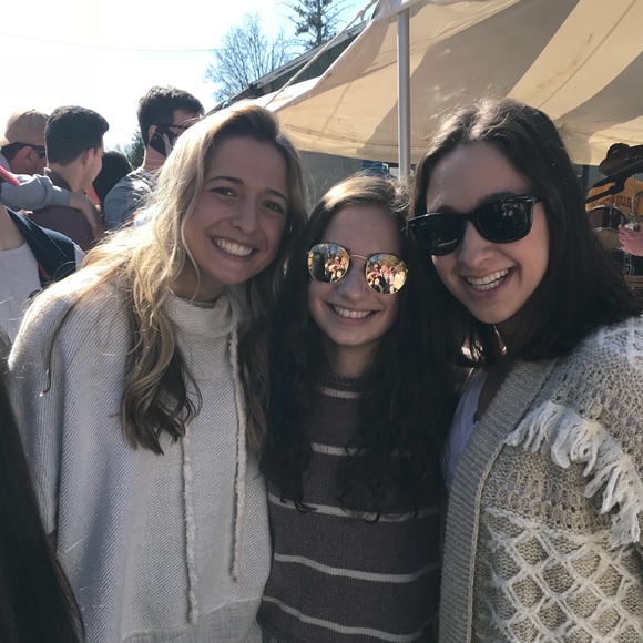 Meet your Posher, Katie - Picture 1 of 1